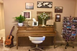 Style School: The Postcard Photograph Display| blowingawayoutwest.com - How to decoratively display all those loose photos using a postcard rack. #photodisplay #framedphotos #photodisplayideas #photodisplayideasdiy #photodisplayideascreative #uniquephotodisplayideas