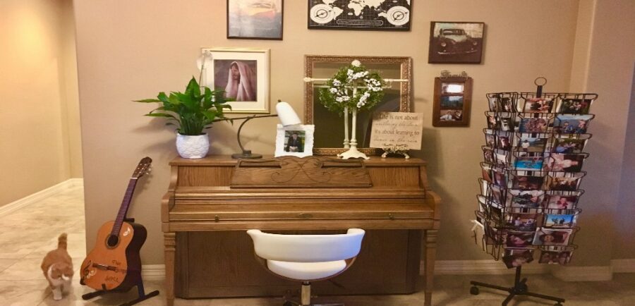 Style School: The Postcard Photograph Display| blowingawayoutwest.com - How to decoratively display all those loose photos using a postcard rack. #photodisplay #framedphotos #photodisplayideas #photodisplayideasdiy #photodisplayideascreative #uniquephotodisplayideas