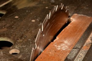Tool School: Your Guide to 5 Power Saws | blowingawayoutwest.com - Which saw is best for which job? We answer all your questions about power saws #toolschool #powersaws #electricsaws #powertools
