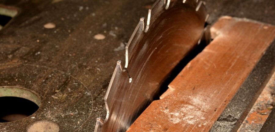Tool School: Your Guide to 5 Power Saws | blowingawayoutwest.com - Which saw is best for which job? We answer all your questions about power saws #toolschool #powersaws #electricsaws #powertools