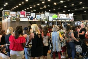 Style School How to Rock A Vintage Fair or Flea Market| blowingawayoutwest.com - How to find Unique Decor for a great price at a flea market or vintage Fair. #fleamarketfinds #fleamarketdecor #vintagefairs #uniquehomedecor