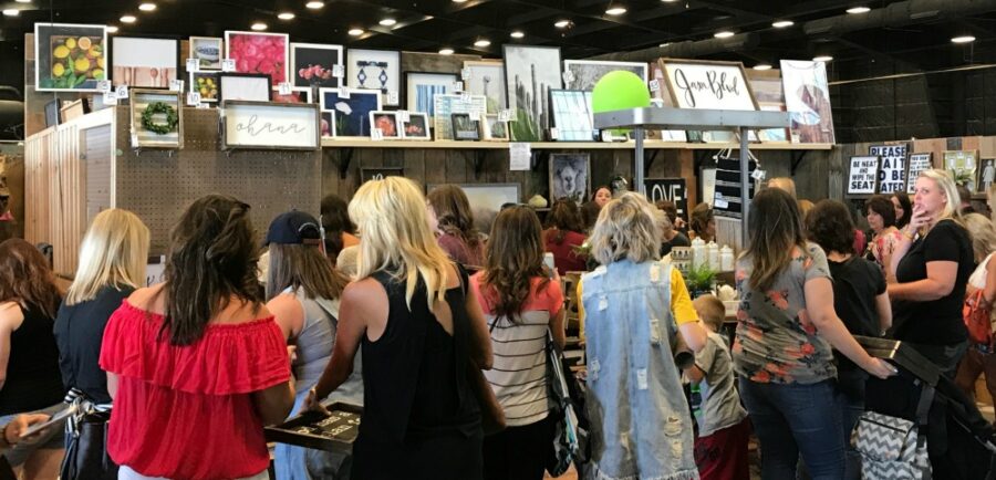 Style School How to Rock A Vintage Fair or Flea Market| blowingawayoutwest.com - How to find Unique Decor for a great price at a flea market or vintage Fair. #fleamarketfinds #fleamarketdecor #vintagefairs #uniquehomedecor