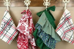 Nostalgic Farmhouse Christmas Aprons & Towels You Can Make