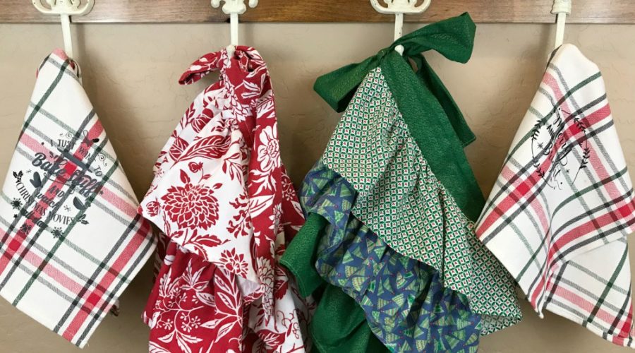 Nostalgic Farmhouse Christmas Aprons & Towels You Can Make