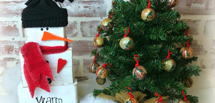 Wood Block Snowman Christmas Craft | blowingawayoutwest.com - The complete tutorial for this adorable Wood Block Snowman who offers Warm Winter Wishes #christmaswoodcraft #woodsnowman #warmwinterwishes #christmascraft #snowmancraft