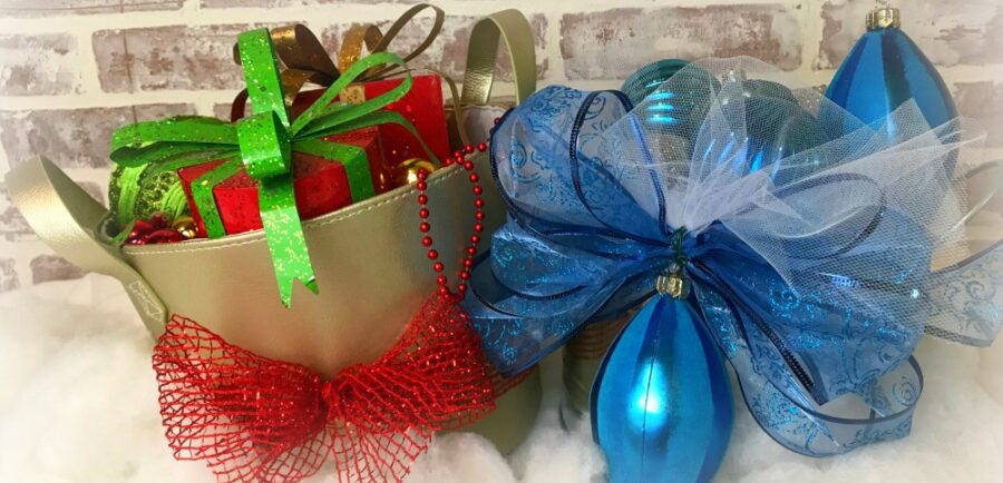 Dollar Store Christmas Craft : Ornament Basket Vignettes | blowingawayoutwest.com - Quick Christmas craft ideas for the bargain decorator using dollar store items. #dollarstorecraft #christmascraft #dollarstorechristmas #12daysofChristmas