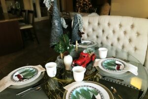 Sweater Weather Holiday Table Setting | blowingawayoutwest.com - Inspiring Sweater Weather Christmas Table setting #christmastabledecor #christmastabledecorations #christmastablescapes #christmastabledecorations #christmastablecenterpiece #sweaterweather #12daysofchristmas #sweatertrees
