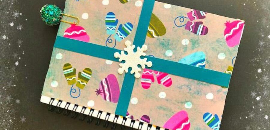 Christmas List Books | blowingawayoutwest.com - DIY Christmas List Books - Easy Christmas Kid Craft #christmaskidcraft #christmascraftsforkids#christmaslist #christmaswishlist #diynotebooks#12daysofChristmas #deckthehome #deckthehomebloghop