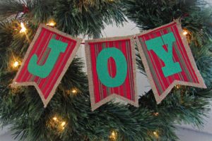 Christmas Joy Banner Wreath – Fast and Easy Project