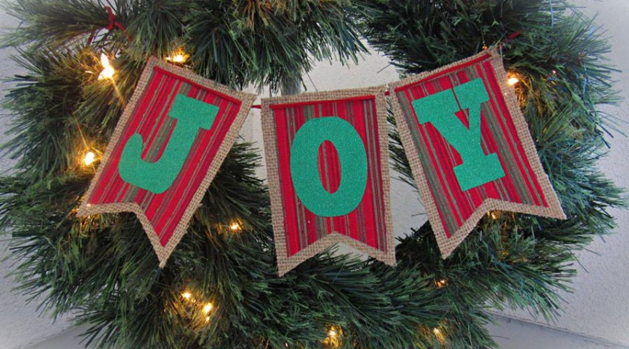 Christmas Joy Banner Wreath – Fast and Easy Project