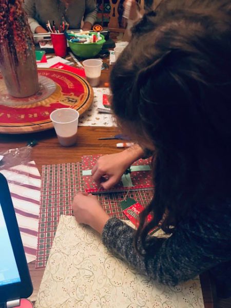 Christmas List Books | blowingawayoutwest.com - DIY Christmas List Books - Easy Christmas Kid Craft #christmaskidcraft #christmascraftsforkids#christmaslist #christmaswishlist #diynotebooks#12daysofChristmas #deckthehome #deckthehomebloghop