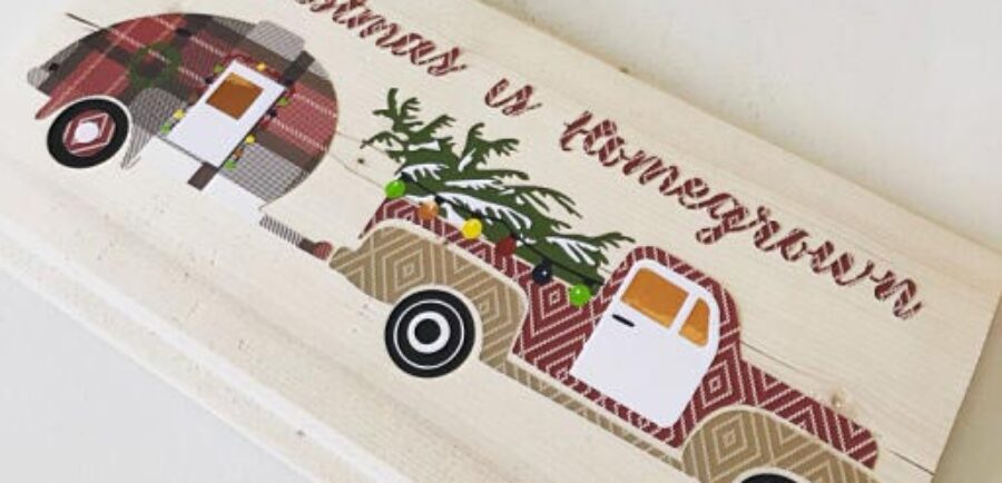 Vintage Christmas Truck : Tray From A Frame Project | blowingawayoutwest.com - DIY Vintage Christmas Truck Sign and Tray Project #vintagechristmas #farmhousechristmas #christmascraft #vintagechristmastruck #farmhousechristmastruck #diychristmastray #diychristmascraft #12daysofChristmas #deckthehome #deckthehomebloghop