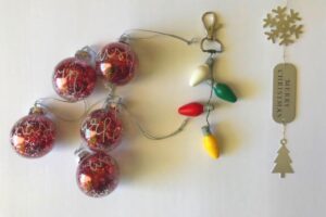 Christmas Stocking Charms | blowingawayoutwest.com - Easy DIY Christmas Stocking Charms and Embellishments #christmasstockingcharms #christmaststockingembellishments #christmasstockingideas #christmascrafts #christmasstockings #12daysofChristmas #deckthehome #deckthehomebloghop #christmascharms #christmasdiy