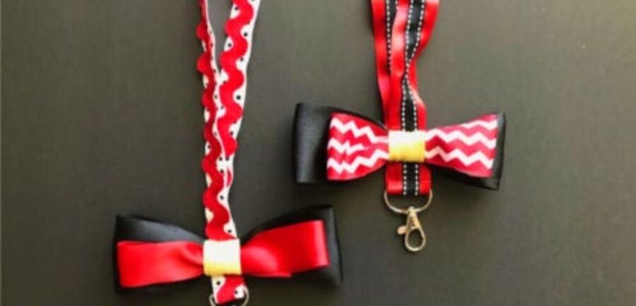 10-Minute DIY Disney Lanyards: Easy to make Mickey Mouse Lanyards | blowingawayoutwest.com -Make Your Own Event Lanyards. #diylandyards #eventlanyards #mickeymouselanyard #disneylanyards #10MinuteProject #makealanyard #disneylandprojects